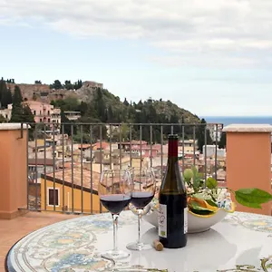 https://vilagos-apartment-loft-taormina.sicilyhotelsitaly.net